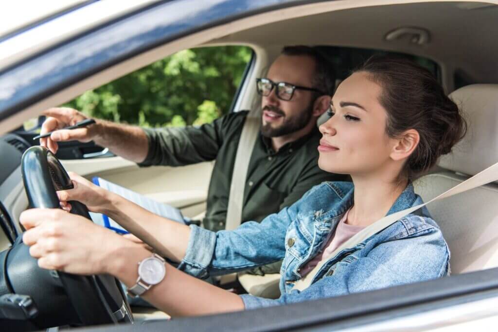 Guide to Choosing the Right Driving School Milton for Beginners