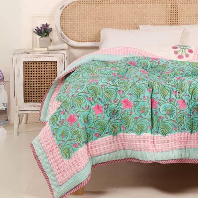Best Comforter Materials for Ultimate Comfort and Warmth